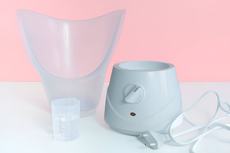 توجه داشته باشید که مخزن دستگاه بخور را به اندازه کافی پر کنید و آب اضافی در آن نریزید.